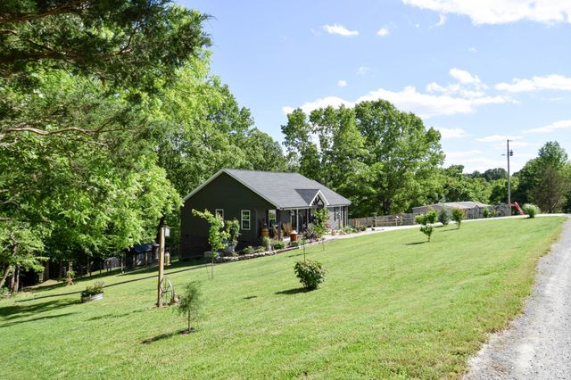 421 Marlin Ln, Westmoreland, TN 37186