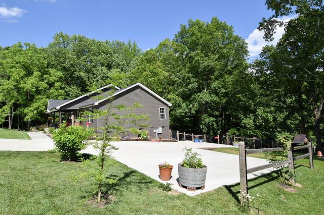 421 Marlin Ln, Westmoreland, TN 37186