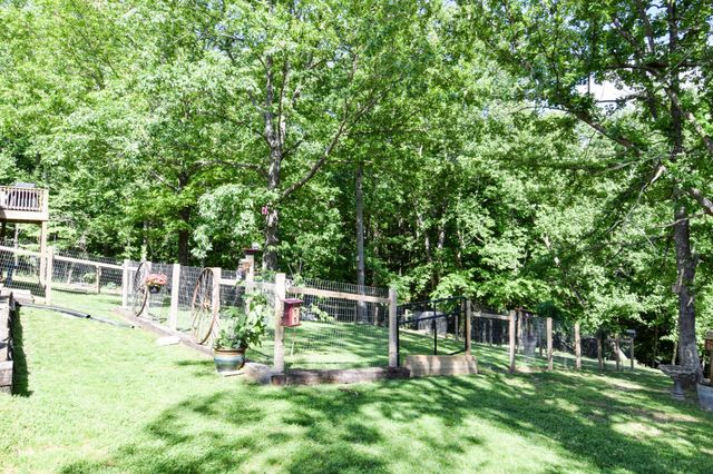 421 Marlin Ln, Westmoreland, TN 37186
