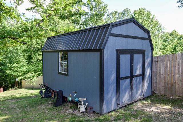 421 Marlin Ln, Westmoreland, TN 37186