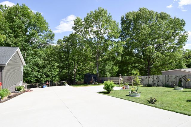 421 Marlin Ln, Westmoreland, TN 37186