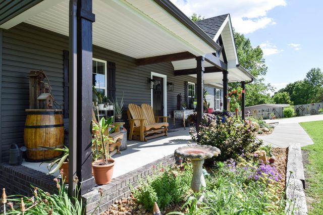 421 Marlin Ln, Westmoreland, TN 37186
