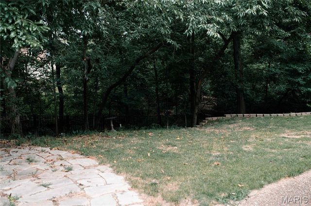 2045 Country Field Drive, Chesterfield, MO 63017