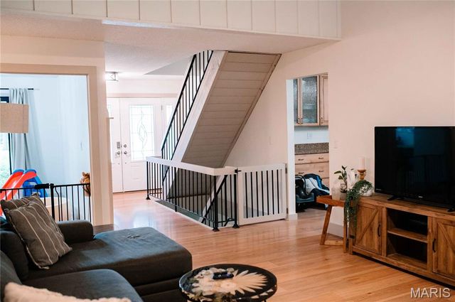 2045 Country Field Drive, Chesterfield, MO 63017