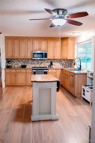 2045 Country Field Drive, Chesterfield, MO 63017