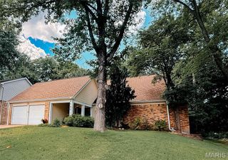 2045 Country Field Drive, Chesterfield, MO 63017