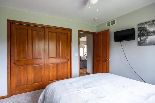 217 HOWARD DRIVE, Hortonville, WI 54944