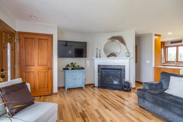 217 HOWARD DRIVE, Hortonville, WI 54944