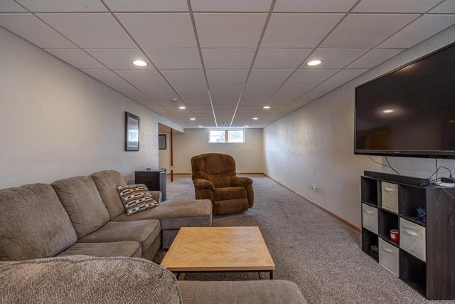 217 HOWARD DRIVE, Hortonville, WI 54944