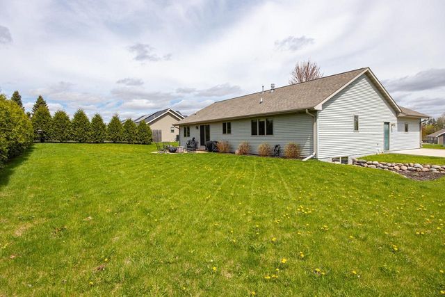 217 HOWARD DRIVE, Hortonville, WI 54944