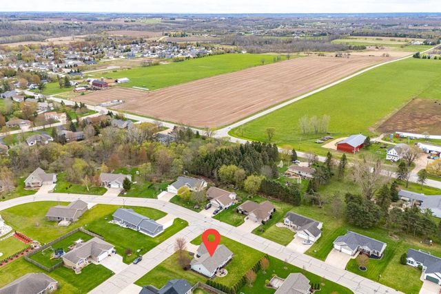 217 HOWARD DRIVE, Hortonville, WI 54944
