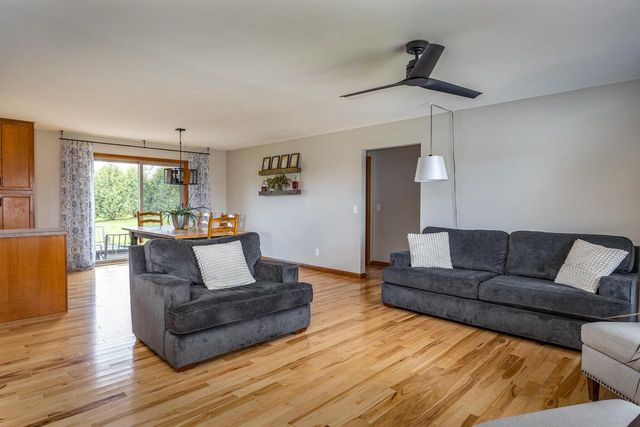 217 HOWARD DRIVE, Hortonville, WI 54944