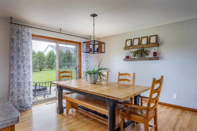 217 HOWARD DRIVE, Hortonville, WI 54944