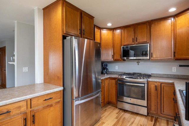 217 HOWARD DRIVE, Hortonville, WI 54944