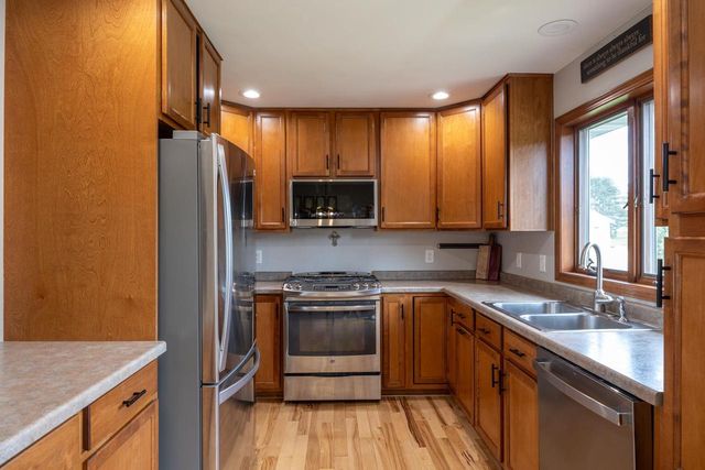 217 HOWARD DRIVE, Hortonville, WI 54944