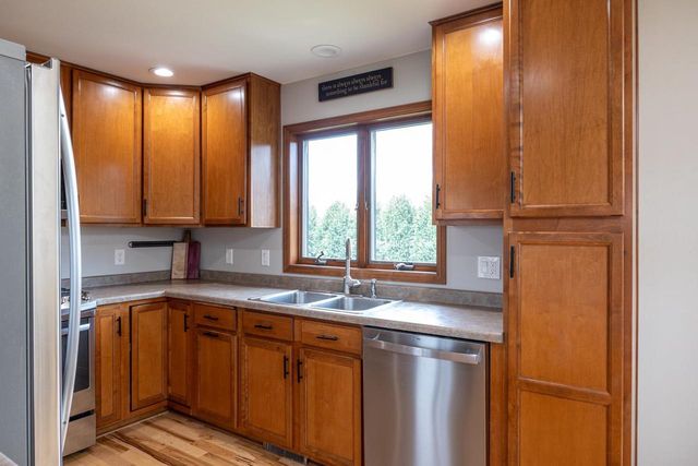217 HOWARD DRIVE, Hortonville, WI 54944