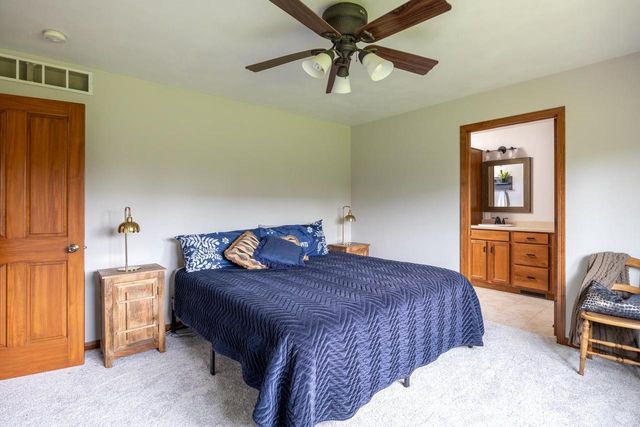 217 HOWARD DRIVE, Hortonville, WI 54944