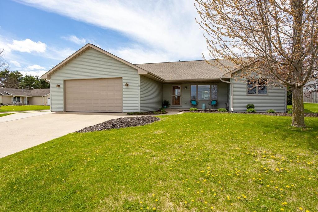 217 HOWARD DRIVE, Hortonville, WI 54944