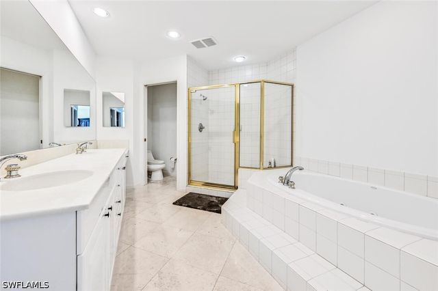 7117 Pelican Bay BLVD 1903, Naples, FL 34108