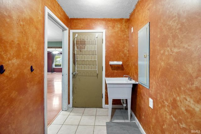 907 Woodmere Drive, Lafayette, IN 47905
