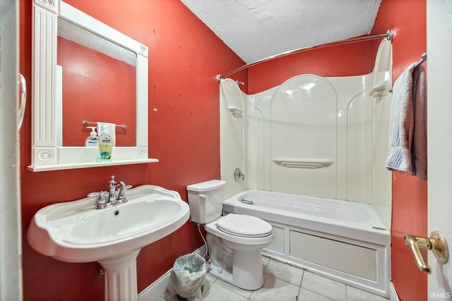 907 Woodmere Drive, Lafayette, IN 47905