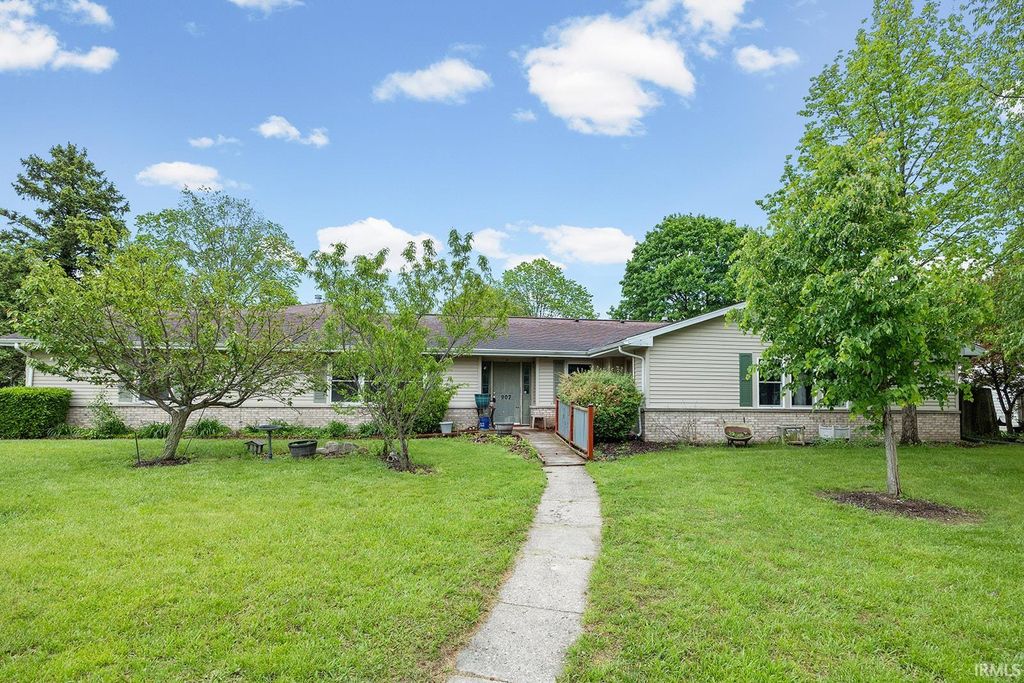 907 Woodmere Drive, Lafayette, IN 47905
