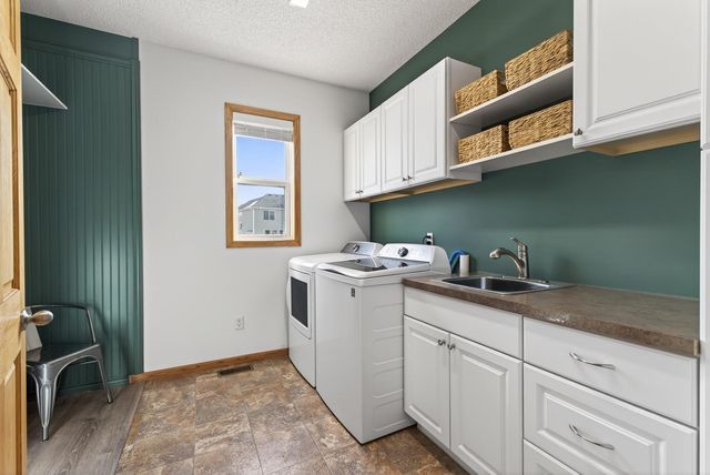 9465 Glacier Road, Minnetrista, MN 55375