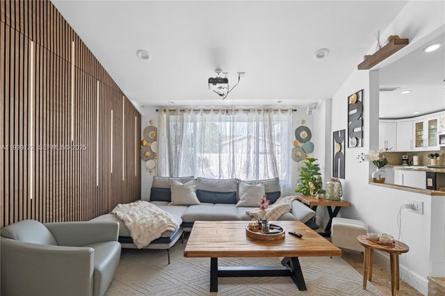 5546 S Lakewood Cir S C, Margate, FL 33063