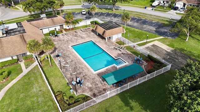 5546 S Lakewood Cir S C, Margate, FL 33063