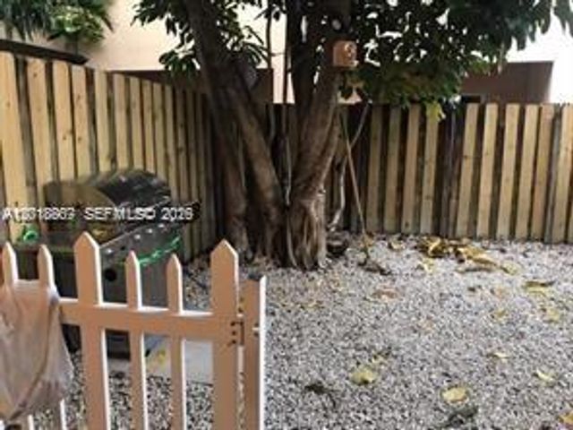 16614 NW 72nd Pl, Miami Lakes, FL 33014