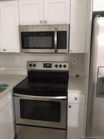 16614 NW 72nd Pl, Miami Lakes, FL 33014