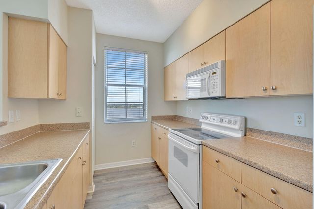 616 Clearwater Park Road 1013, West Palm Beach, FL 33401