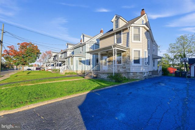18 CENTER AVE, Willow Grove, PA 19090