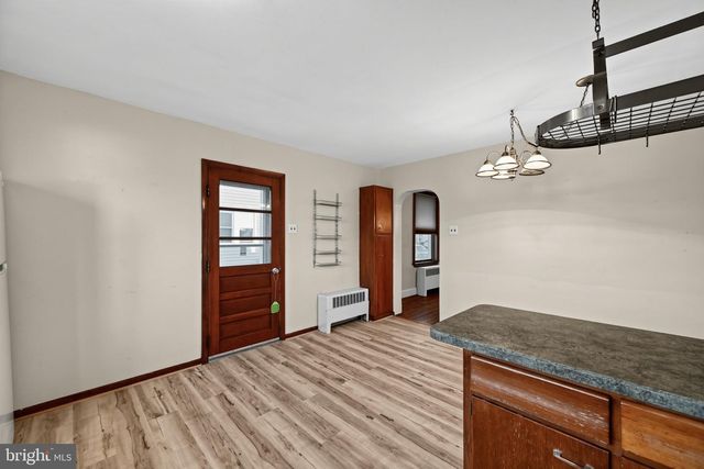 18 CENTER AVE, Willow Grove, PA 19090