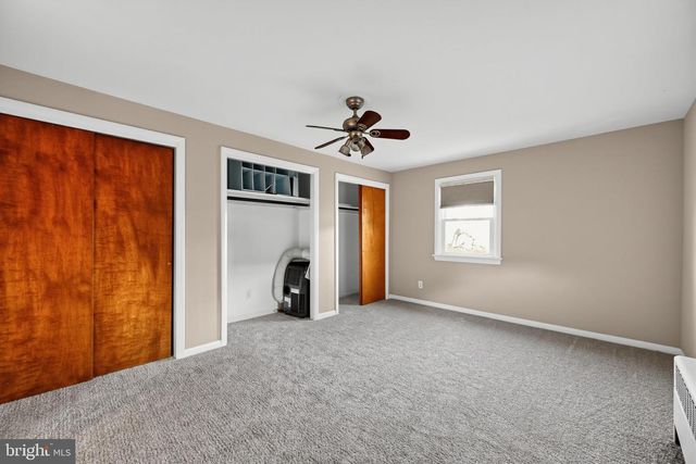 18 CENTER AVE, Willow Grove, PA 19090