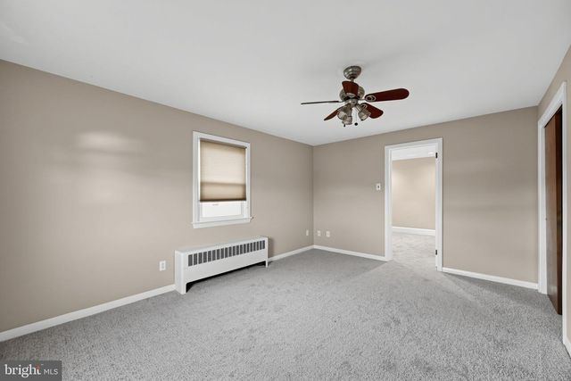 18 CENTER AVE, Willow Grove, PA 19090