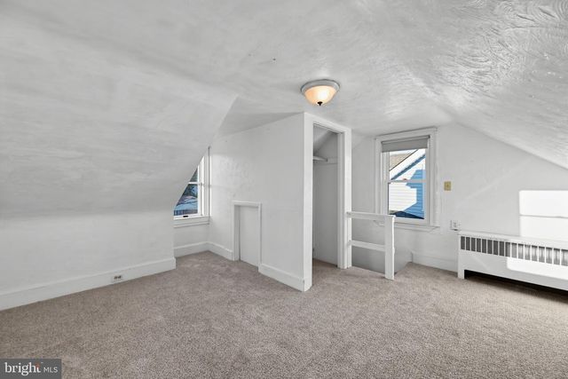 18 CENTER AVE, Willow Grove, PA 19090