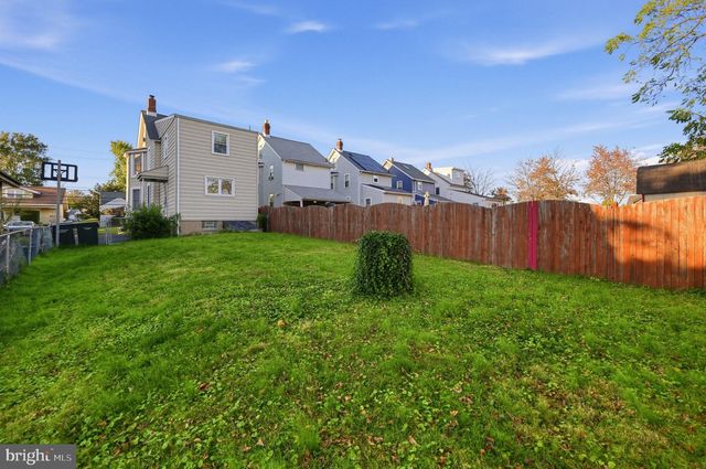 18 CENTER AVE, Willow Grove, PA 19090