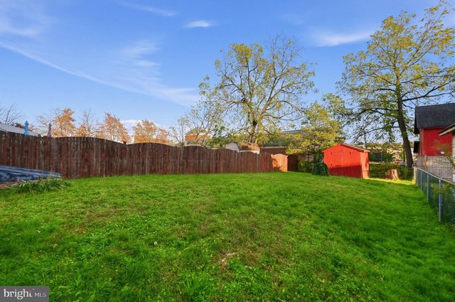18 CENTER AVE, Willow Grove, PA 19090