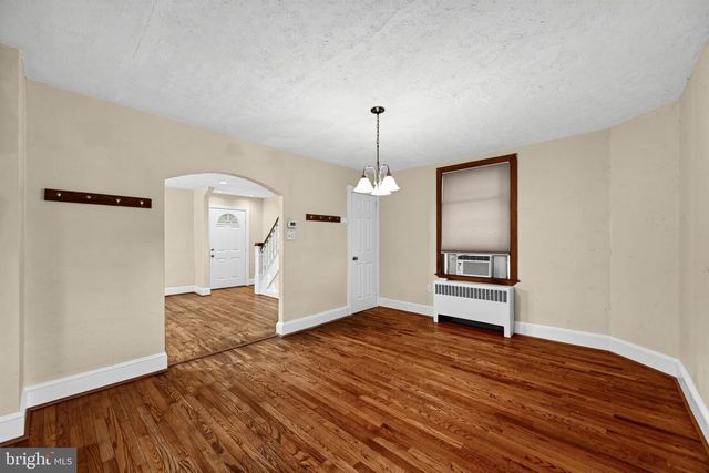 18 CENTER AVE, Willow Grove, PA 19090