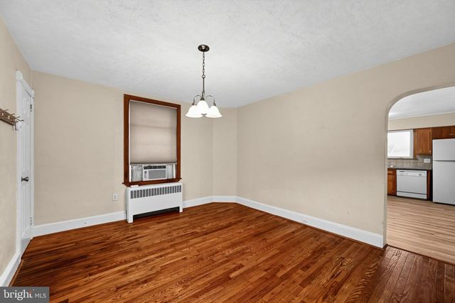 18 CENTER AVE, Willow Grove, PA 19090