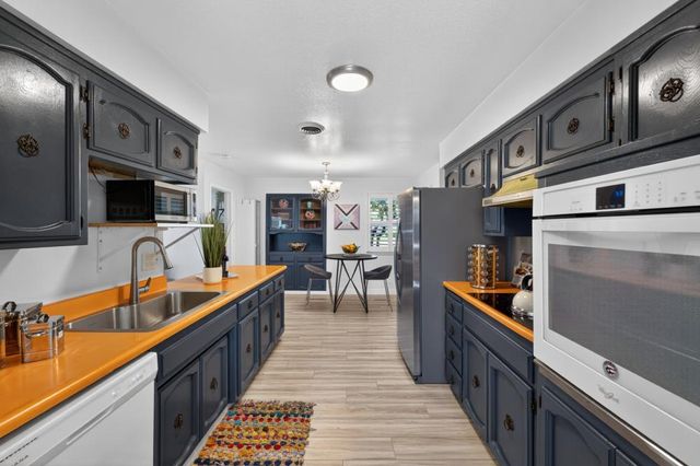 6742 Park Riviera Way, Sacramento, CA 95831