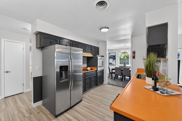 6742 Park Riviera Way, Sacramento, CA 95831