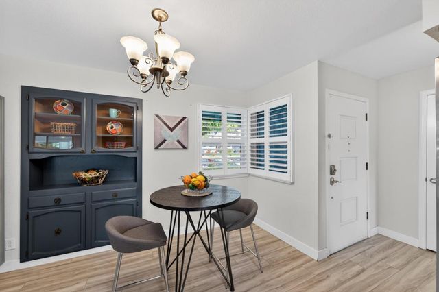 6742 Park Riviera Way, Sacramento, CA 95831