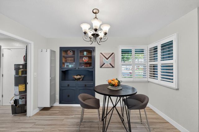 6742 Park Riviera Way, Sacramento, CA 95831