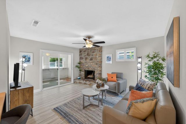 6742 Park Riviera Way, Sacramento, CA 95831