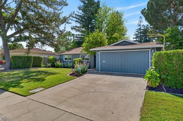 6742 Park Riviera Way, Sacramento, CA 95831