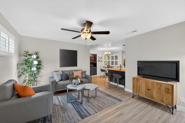 6742 Park Riviera Way, Sacramento, CA 95831