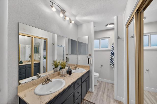 6742 Park Riviera Way, Sacramento, CA 95831