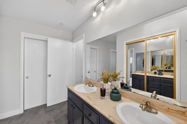 6742 Park Riviera Way, Sacramento, CA 95831